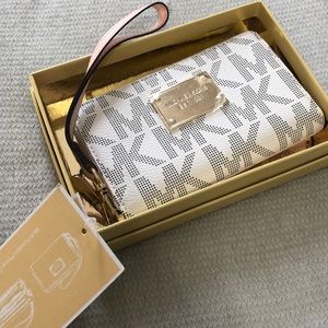 Michael Kors wristlet